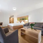 מלון Badischer Hof 4*