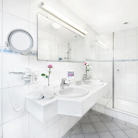 Badischer Hof Hotell 4*