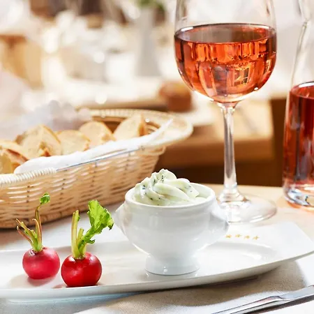 Badischer Hof Hotell 4*