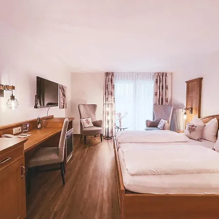 Badischer Hof Hotell 4*