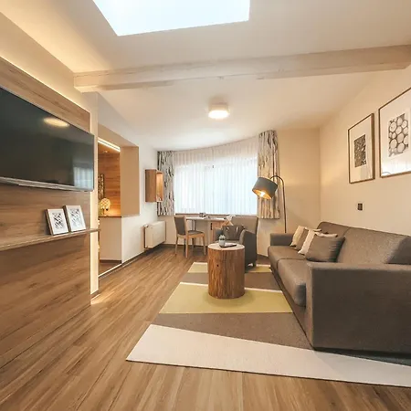Badischer Hof Hotell 4*