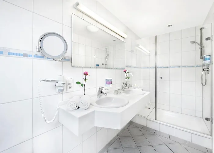 Badischer Hof 酒店 4*