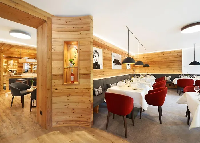 Badischer Hof 酒店 4*